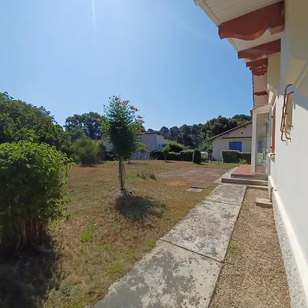 Les Ajoncs Apartment *